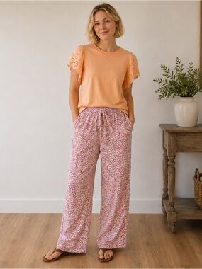 #23 Peachy Eyelet Sleeve Tee with Pink Floral Lounge Pants sz medium